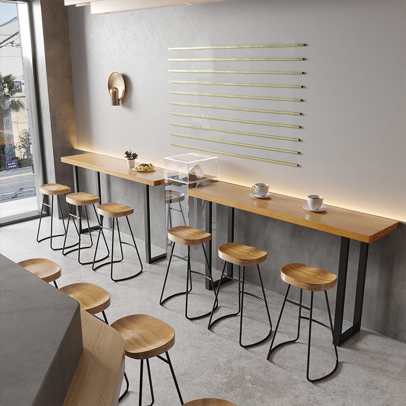 Tavolo da pranzo a barre di legno rettangolare tavolo da bar contemporaneo con base in slitta in nero