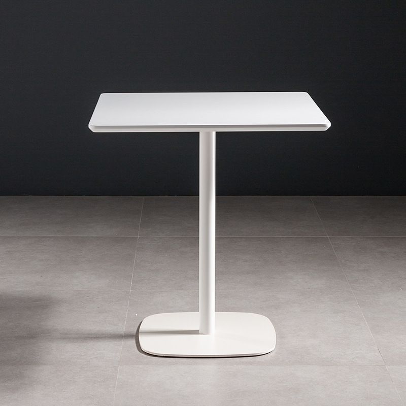 Salle à manger au café table de restauration industrielle table de salle à manger en bois