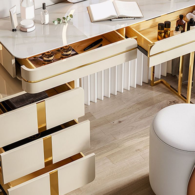 Goldener Eitelkeit Schlafzimmer Make-up Eitelkeithocker im glänzenden Finish