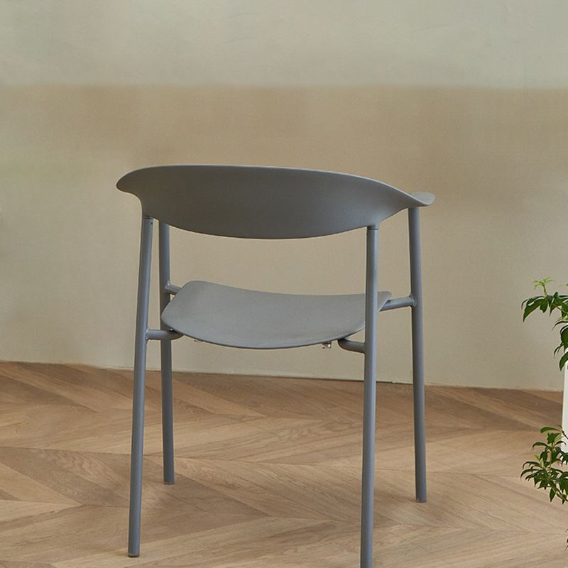 Silla de plástico de silla trasera abierta moderna con base de metal