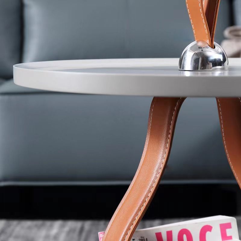 Sala de estar contemporánea redonda con mesa auxiliar del pedestal de almacenamiento