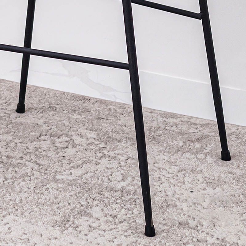 Sgabello da bar in basso contenuto industriale imbottito con base metallica