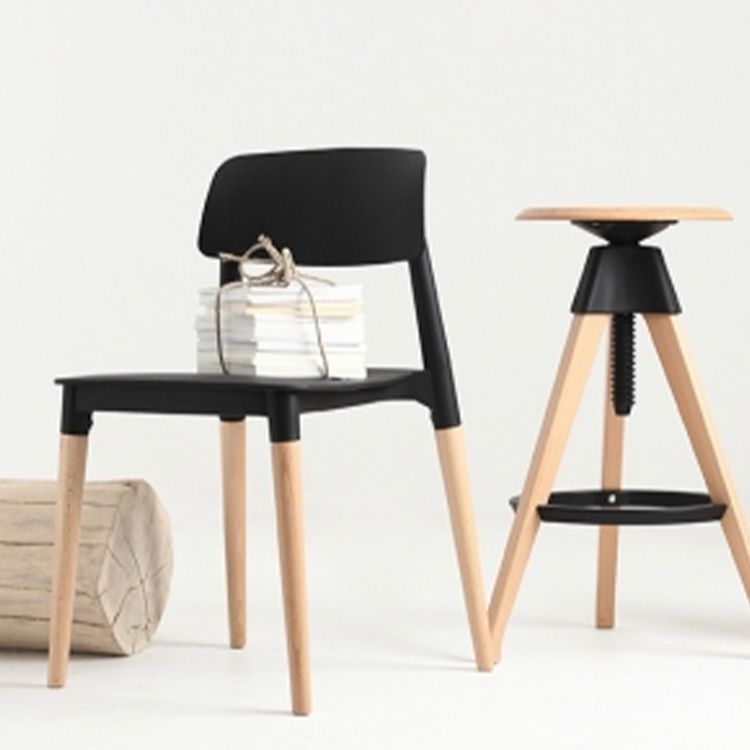 Plastique et bois massif ouvert à l'arrière contemporain