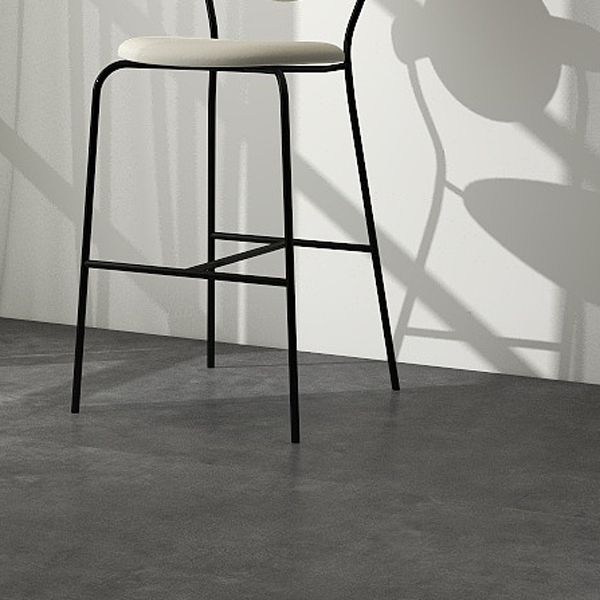 Tabourets de bar blanc rembourrés avec cadre noir tabouret intérieur contemporain