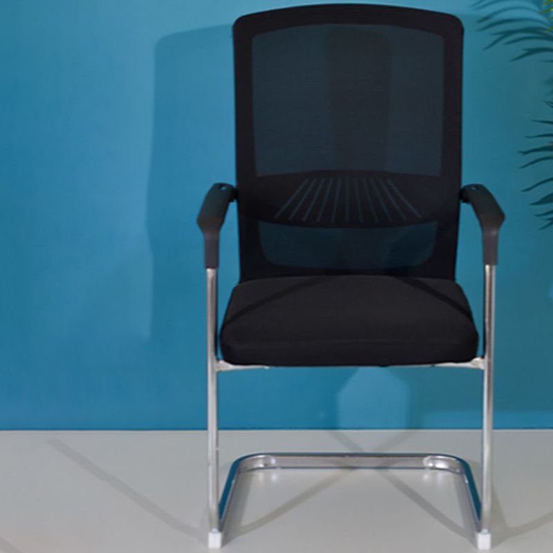 Silla de escritorio de malla ergonómica silla de oficina de metal contemporánea con brazo