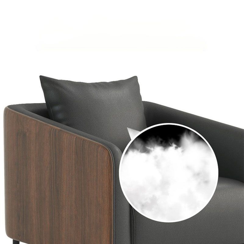 モダニズムフェイクレザーソファタキシードアームソファと木目アクセント