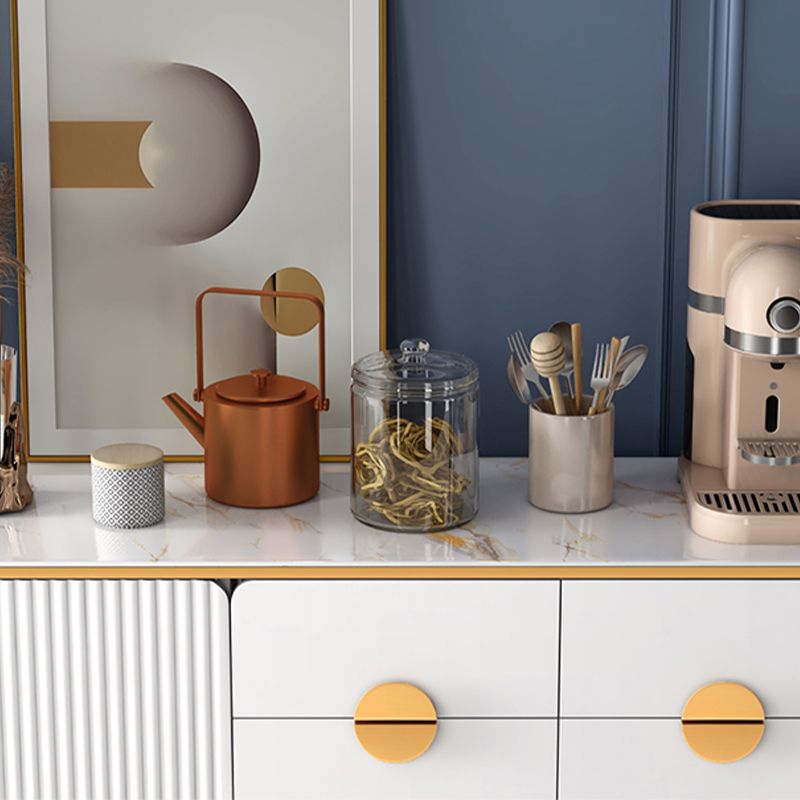 Credenza con finitura sideboard di pietra sinterizzata glam con scaffalatura regolabile