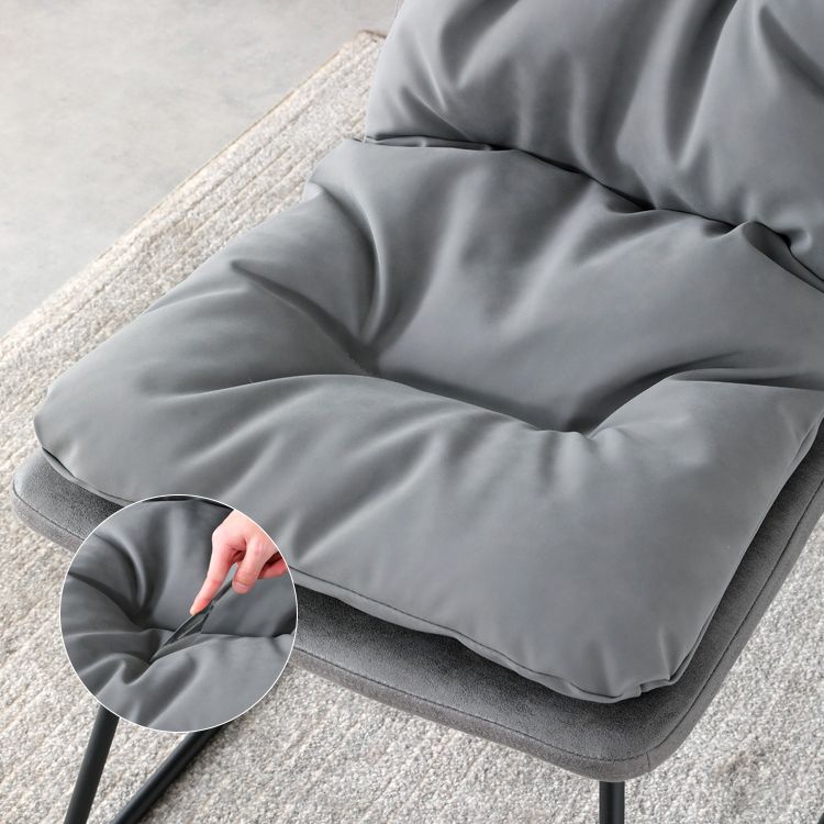 現代的なメタルダイニングルームチェアアームレス布張りのサイドチェア