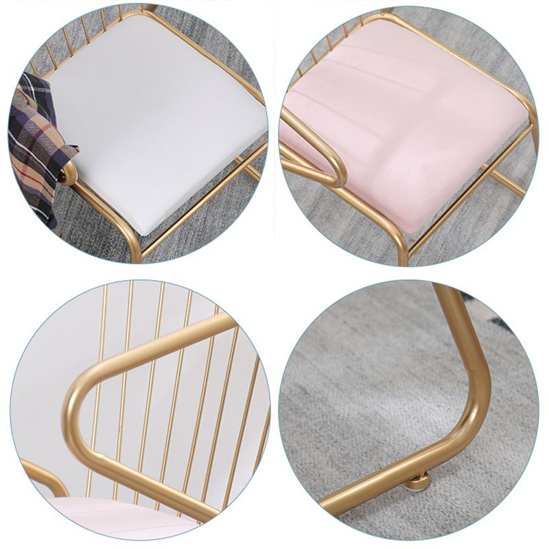 金色の足のある伝統的なメタルキッチンダイニングチェア布張りの腕の椅子