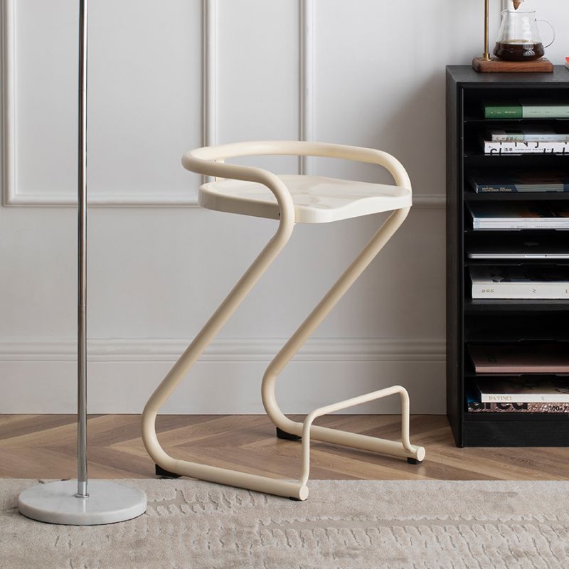 Eigentijdse lage rug 27-inch armloze barkruk met metalen basis