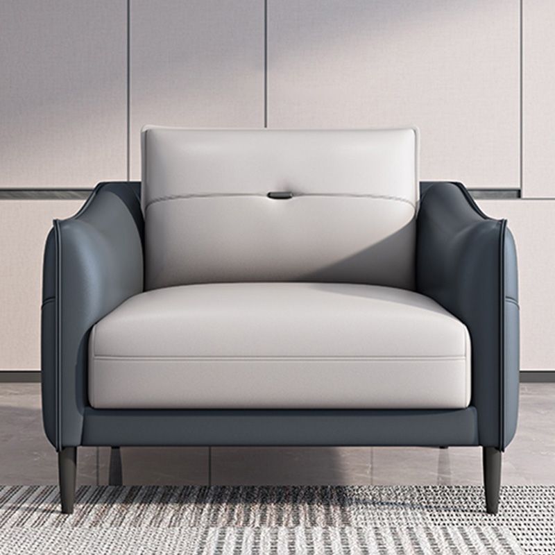 Sofá de cuero gris con cuatro patas sueltas de estilo nórdico de espalda