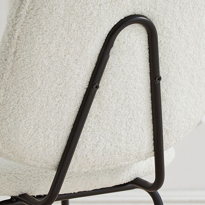 Eigentijdse zijstoel open rug metalen eetkamerstoel in het wit