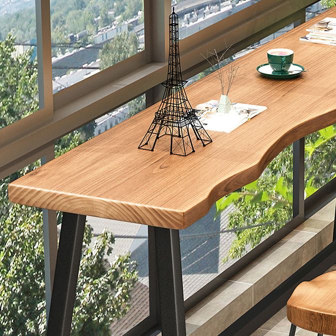 Tavolo da bistrot in legno di pino rettangolare tavolo da pub industriale con base di cavalletto in nero