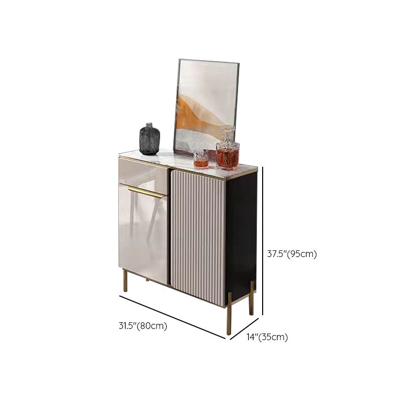 Scheda laterale per scaffalature regolabili in pietra di credenza in stile glam con armadi e cassetti