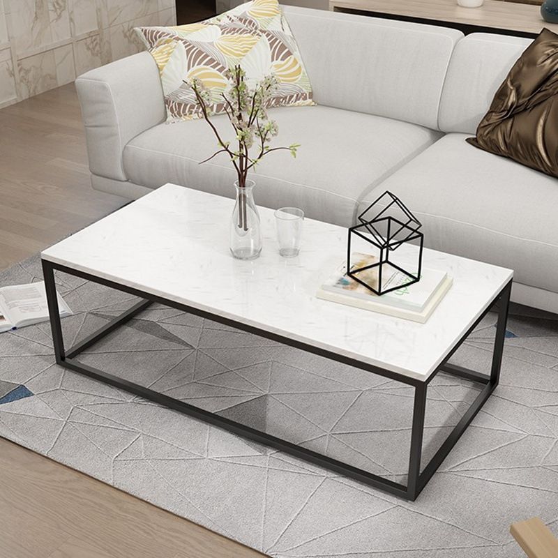 Mesa de centro rectangular Glam con tapa de mármol blanco y estructura de hierro