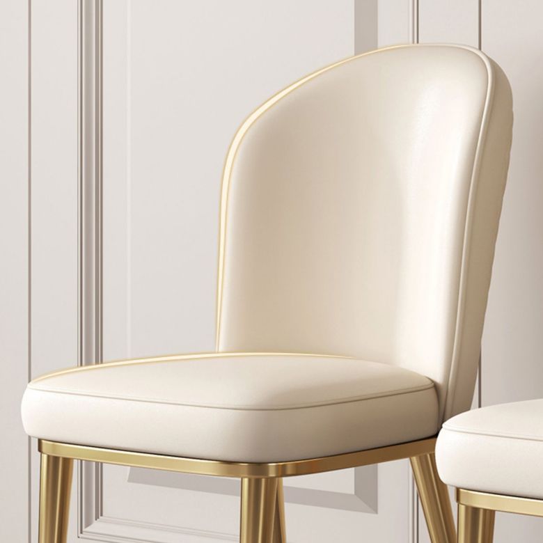 Chaise d'appoint en cuir, chaise de salle à manger à Base dorée Glam pour le salon