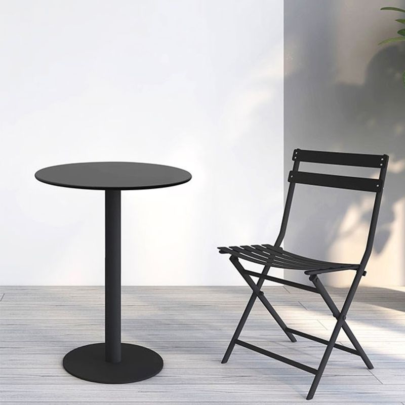 Table d'appoint supérieur rond en métal du milieu du siècle