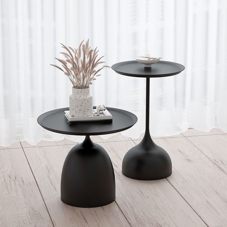 Tavoli da raggruppamento a 2 pezzi moderni di ferro da metà secolo con base di piedistallo