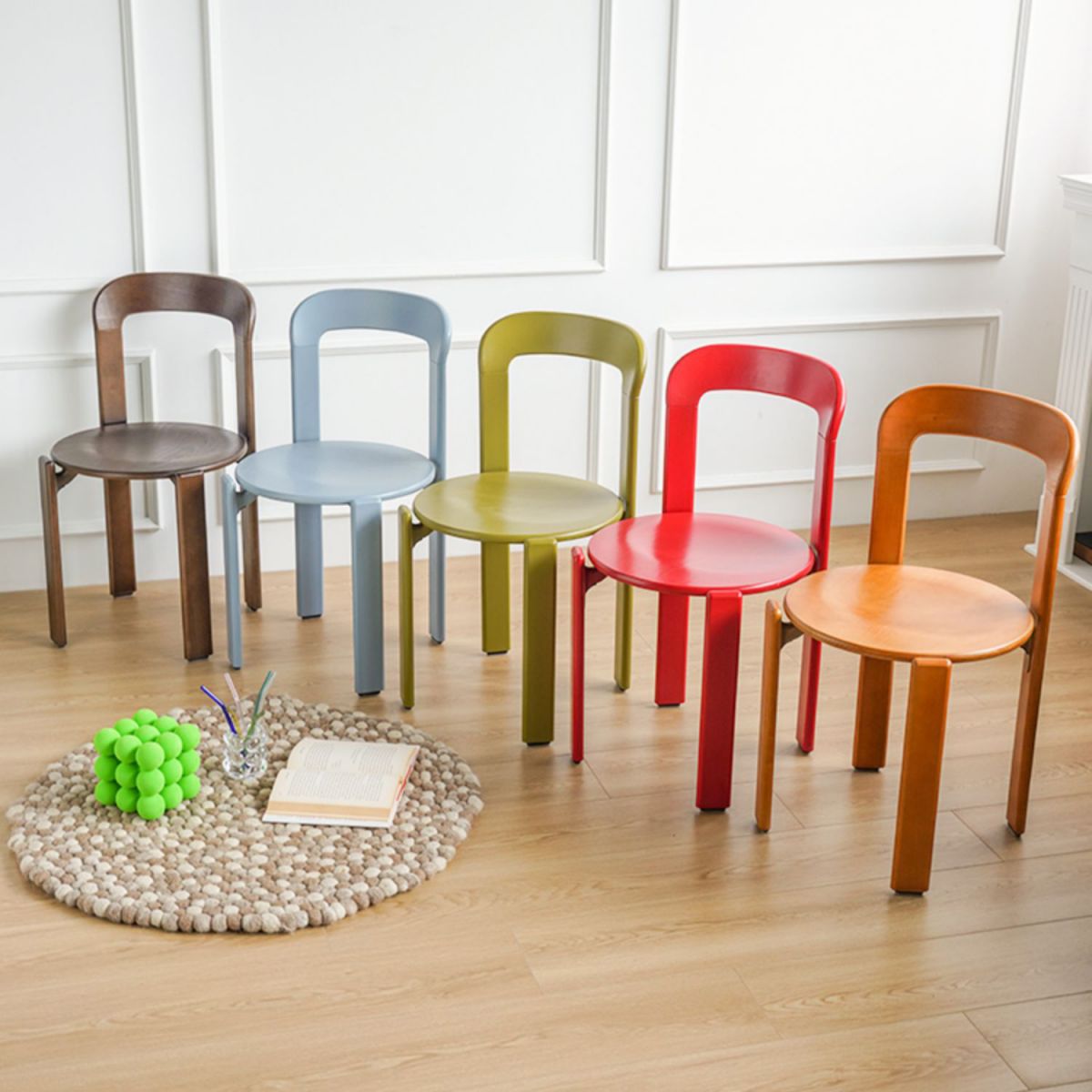 Sedia da pranzo in legno aperto in stile contemporaneo per soggiorno