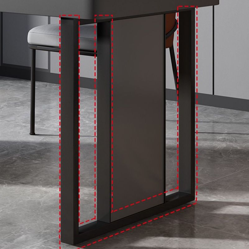 Scrivania per ufficio grigio e bianco con gestione dei cavi di scrittura di un gabinetto