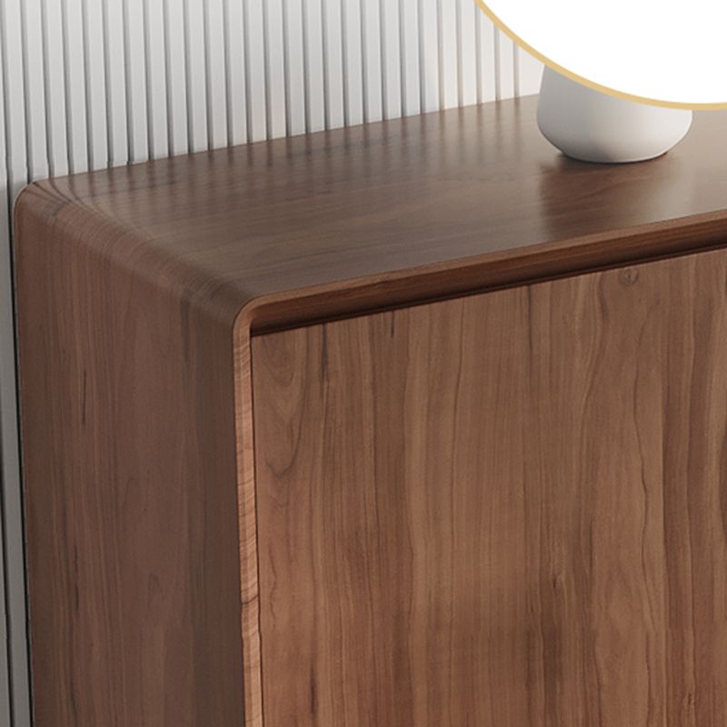 Tampone glam a buffet in legno con armadi e cassetti