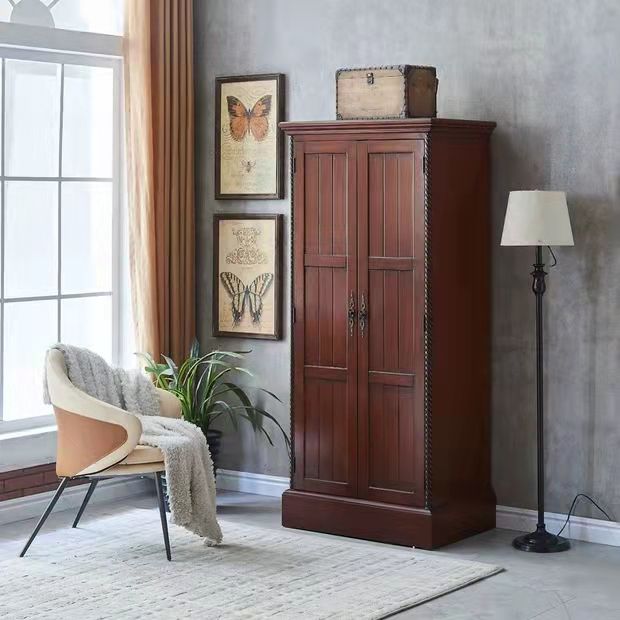 家の伝統的なマット仕上げキャビネット用のバーチウッドストレージキャビネット付き衣服棒付き