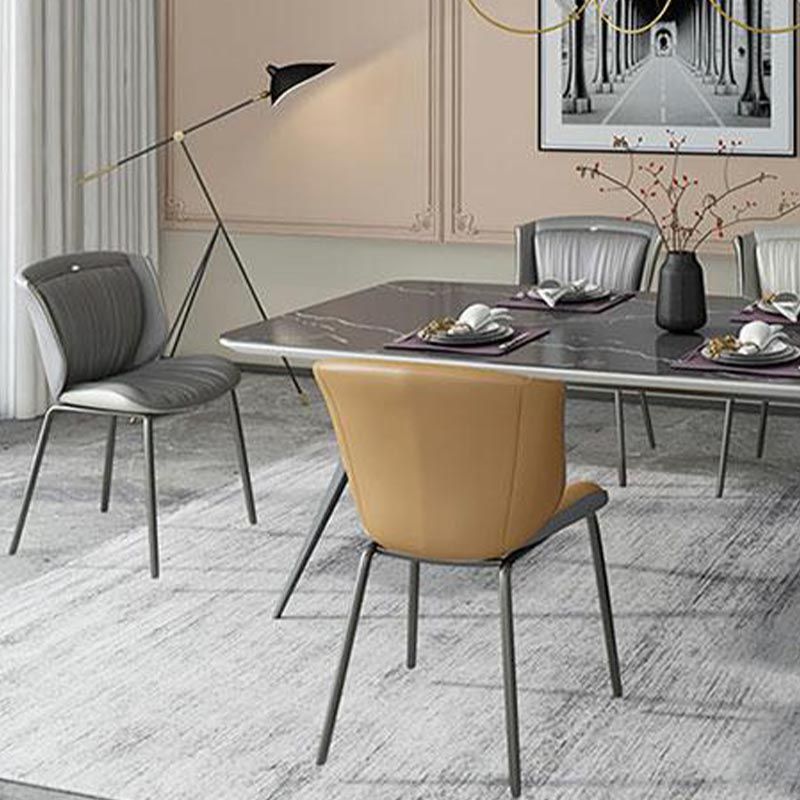 Moderne faux lederen eetkamerstoel vleugelback zijstoel in matte afwerking