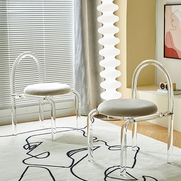 Zeitgenössischer Stil offener gepolsterter Acryl -Basis -Ess -Seitenstuhl offen