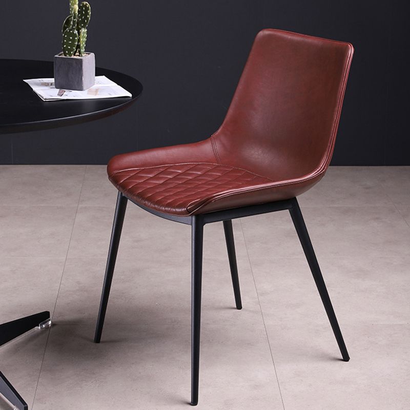 工業スタイルのダイニングチェアアームレスダイニングチェアはキッチン用の金属製の脚を備えています