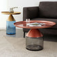 Mesa de centro con tapa de bandeja de metal Mesa de cóctel con pedestal de vidrio Mid-Century