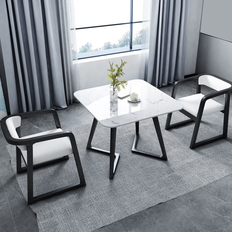 Mesa de comedor de piedra sinterizada Mesa de comedor de base de madera industrial en blanco