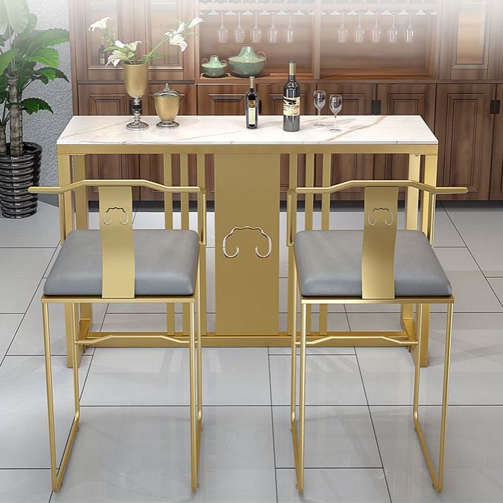 Set di tavoli da bar di lusso tradizionale 1/3/5 pezzi con una base d'oro