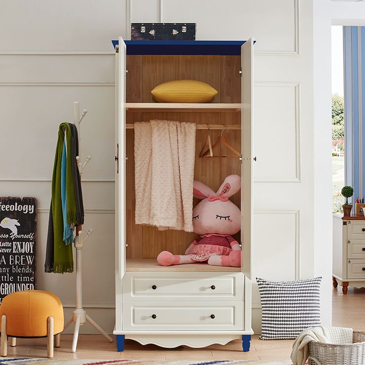 Coastal gemanipuleerde houten armoire voor slaapkamer matte afwerking kast met scharnierende deur