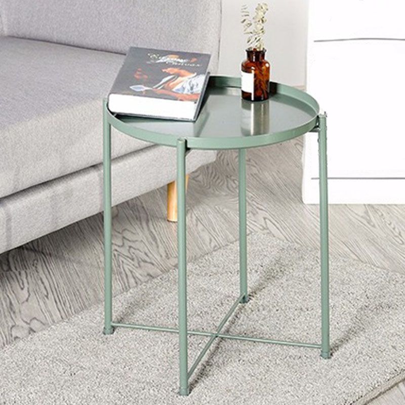 Mesa superior de la bandeja redonda de metal de mediados de siglo Mesa a la altura de las patas cruzadas de 20.5 pulgadas