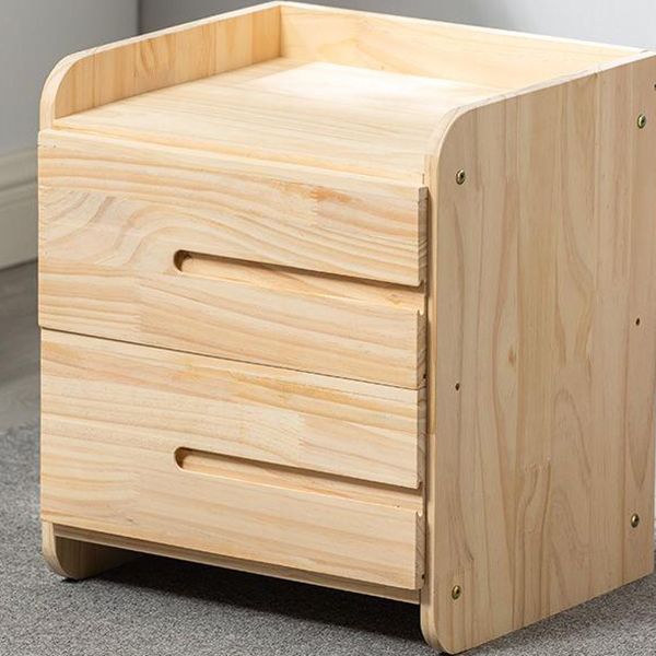 Nightand de table à accentuation de pin scandinave 20 'avec des tiroirs