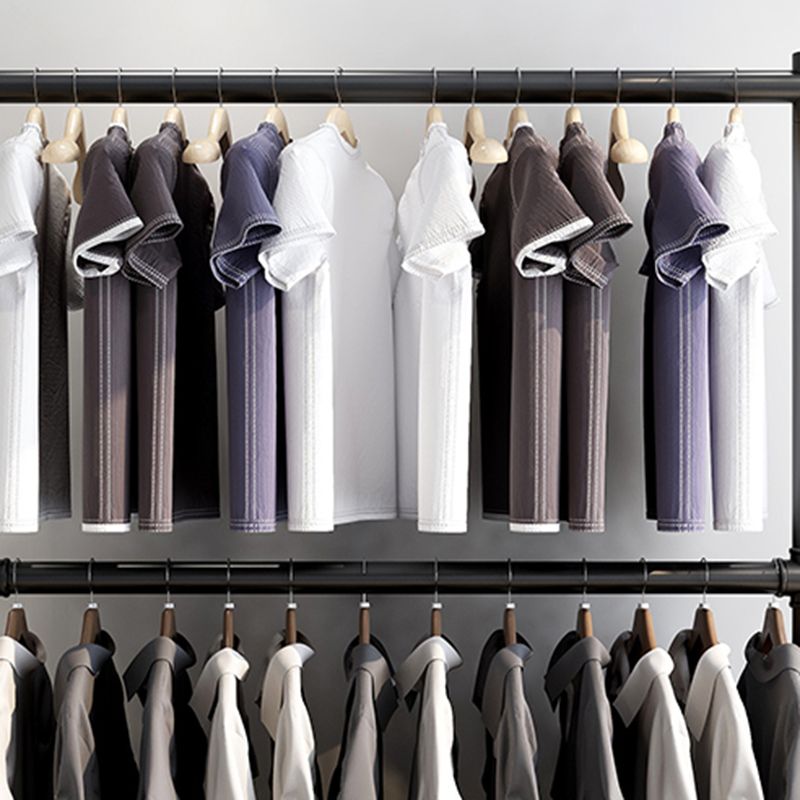 Eigentijdse hal staande hangende rails en castors metaal ingelijste jashanger