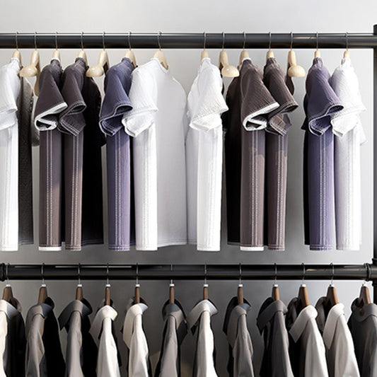 Zeitgenössische Halle Stand Hanging Rails und Castors Metal gerahmte Kleiderbügel