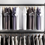 Eigentijdse hal staande hangende rails en castors metaal ingelijste jashanger