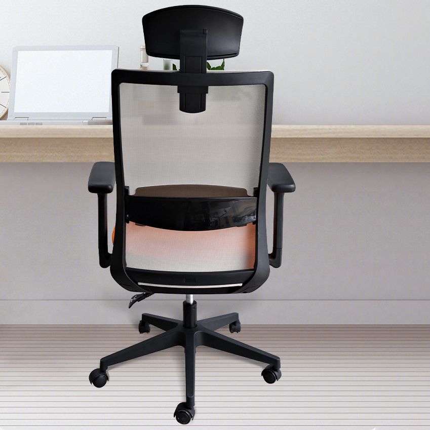 Sedia moderna con braccioli inclusi e rotelle, sedia da scrivania in rete con schienale medio, colore arancione