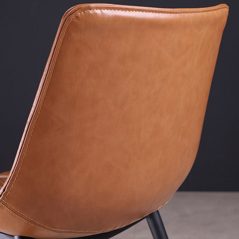 工業スタイルのダイニングチェアアームレスダイニングチェアはキッチン用の金属製の脚を備えています