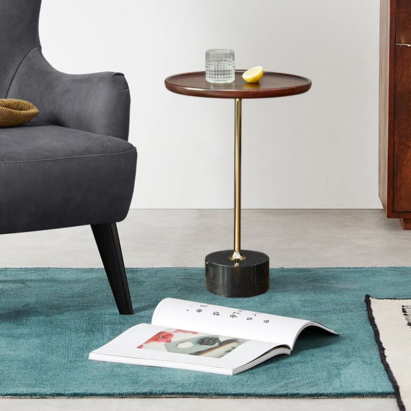 コンテンポラリーウッドラウンドトップサイドテーブル大理石の台座エンドテーブル