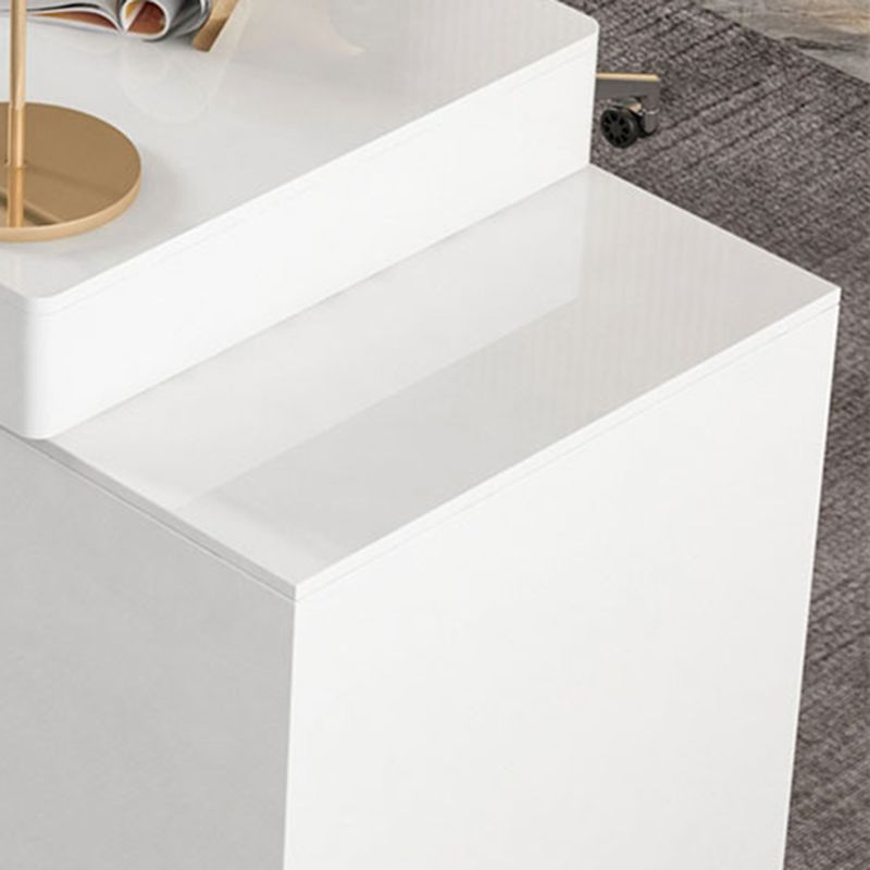 3 tiroirs d'écriture des bureaux de forme rectangulaire en blanc