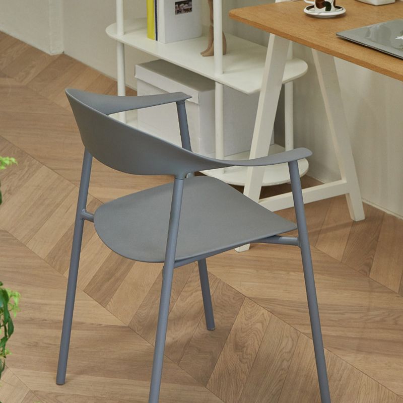 Silla de plástico de silla trasera abierta moderna con base de metal