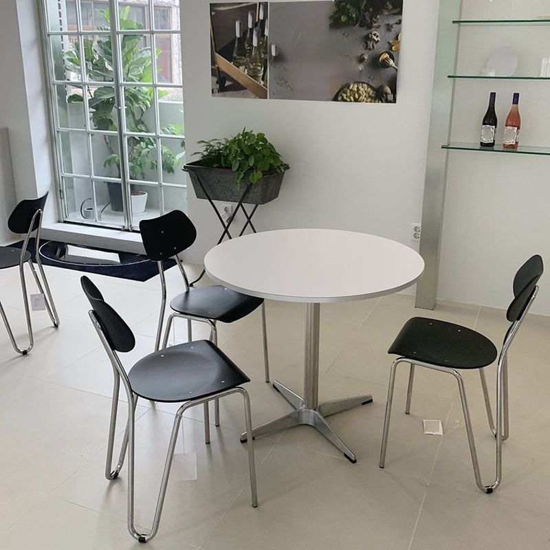 Modern MDF Round Dining Table Standard White Dining Table with Pedestal Base Clearhalo ' dining_table' 'Dining Tables & Seating' 'Dining Tables' 'Furniture' 'furniture_dining_table' 'Kitchen & Dining Furniture' 'kitchen&dining_furn' 'kitchen' 'kitchen_dining_table' 1200x1200_be98804a-1517-45d2-babd-e395256e4b69
