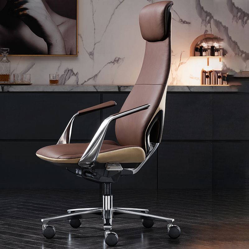 Silla ejecutiva de la silla ejecutiva de brazos acolchados modernos silla de gerentes ajustables para la oficina