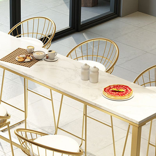 パティオを使用するためのフェイクマーブルトップテーブルを備えたモダンなバーハイトテーブル