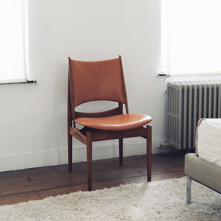 Legno massiccio contemporaneo e sedie da pranzo senza braccio in pelle finta