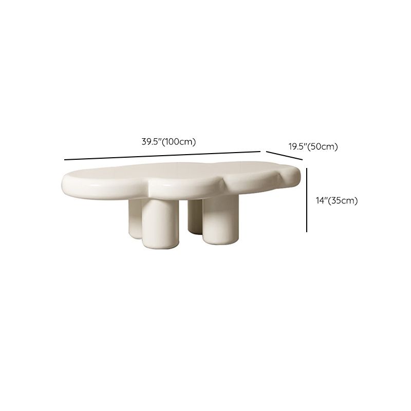 Zeitgenössischer weißer Couchtisch in freier Form mit 4 Holzbeinen