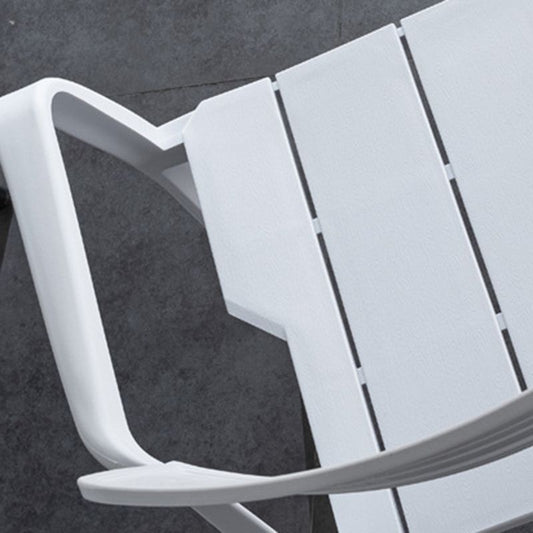 北欧スタイルのアームサイドチェア家で使用するための4本の足のあるプラスチック製の椅子