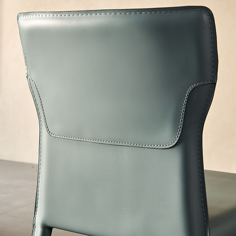 Chaise d'accompagnement contemporain en métal avec jambes en cuir